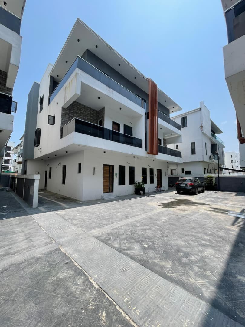 4 bedrooms semi detached duplex with a bq