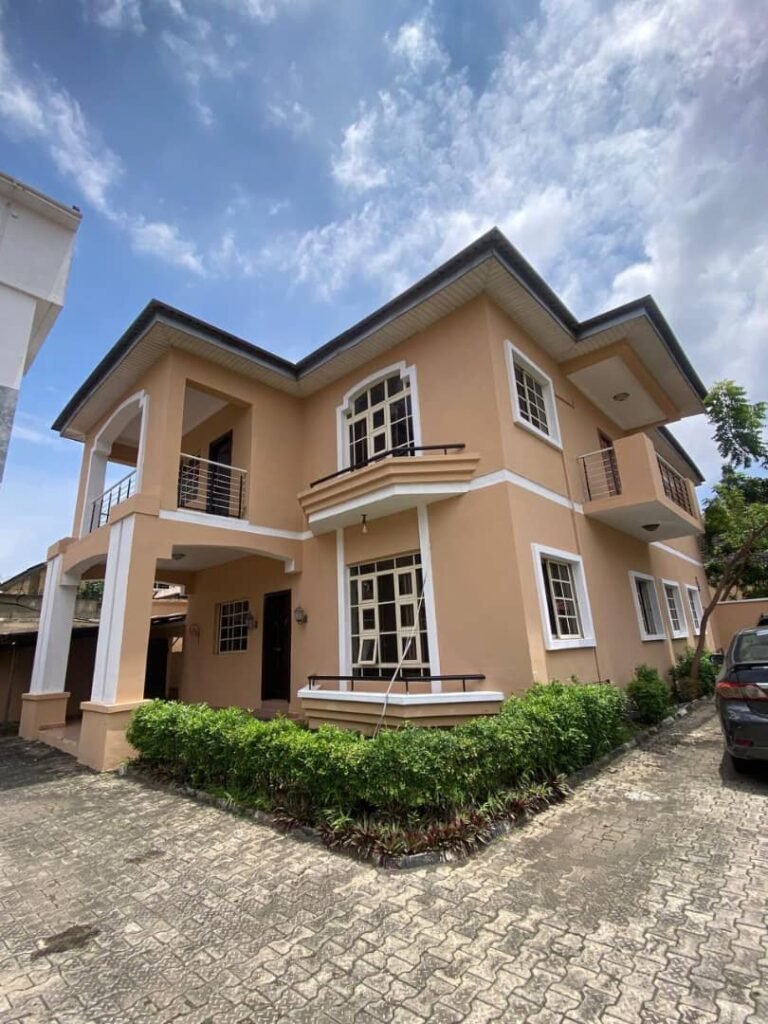 4 bedrooms fully detached duplex with 2 ante room in Lekki Phase 1 for 30m