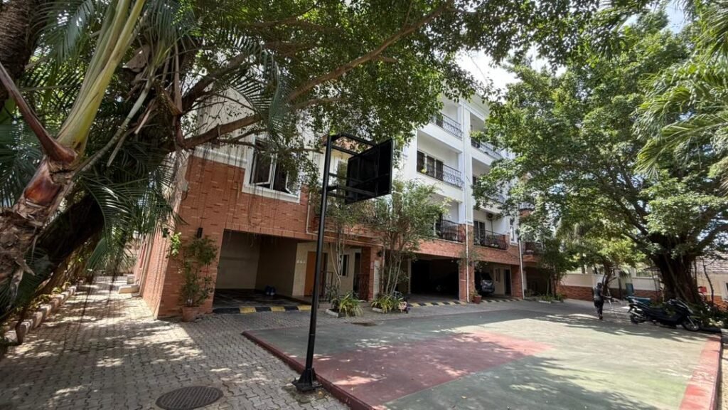 6 units of 3 bedrooms apartments