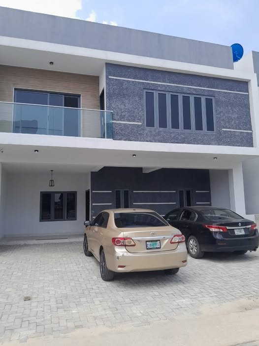 4 b edrooms semi detached duplex for rent in Ajah
