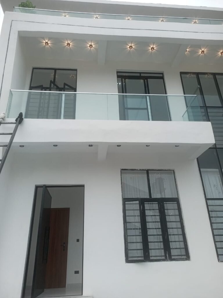 5 bedrooms fully detached duplex with a pool and bq for 270m