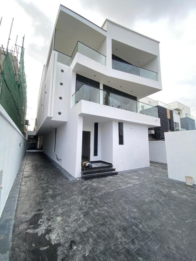 5 bedrooms fully detached duplex in Lekki phase 1 for 1.5B