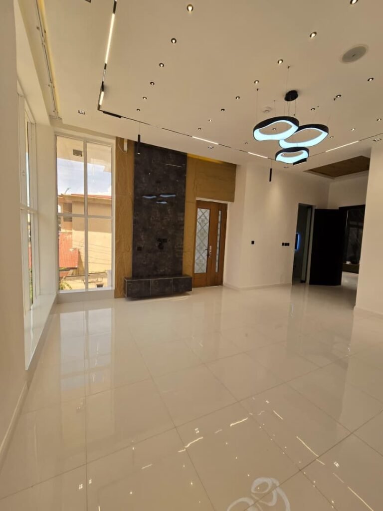 5 bedrooms detached duplex with a bq for sale in Lekki Phase 1