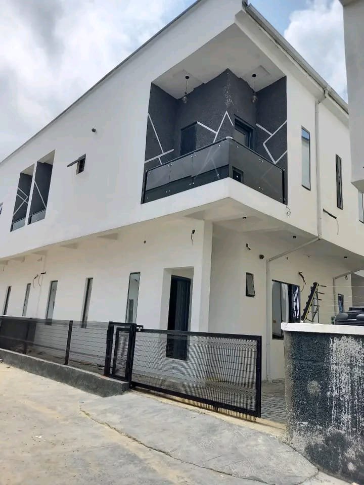 4 bedrooms semi detached duplex for sale with Ajah for 107m