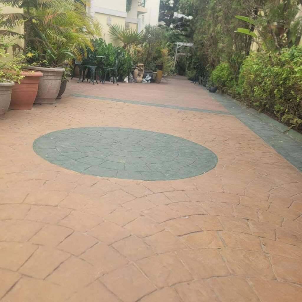 DUPLEX ON 900SQM FOR SALE