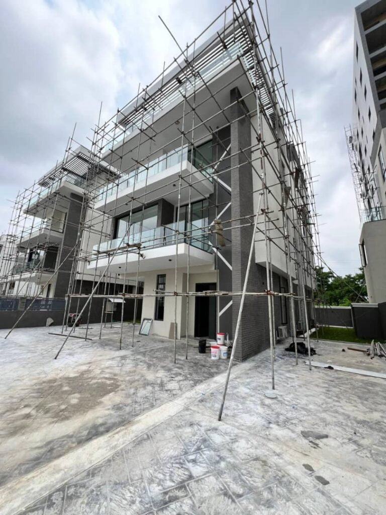 5 bedrooms detached duplex at Banana Island
