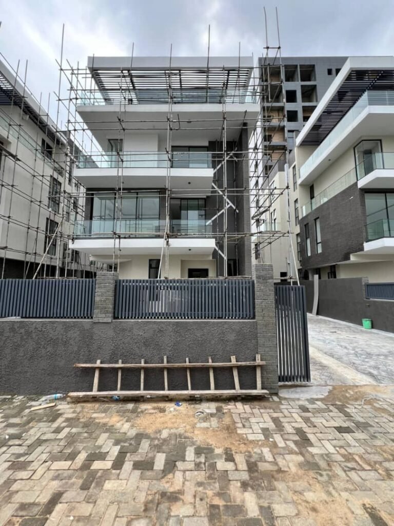 Exclusive 5 bedrooms fully detached duplex with a bq